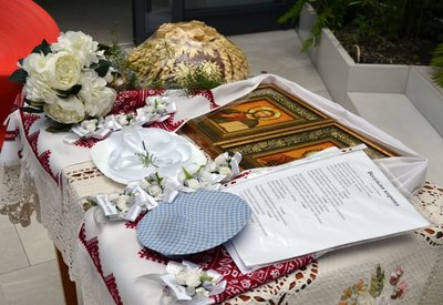 Читання корони: реквізит Читання корони: реквізит