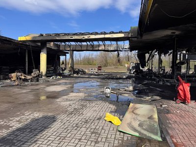 Через удар РФ зайнялася пожежа на АЗС у Дніпрі Через удар РФ зайнялася пожежа на АЗС у Дніпрі