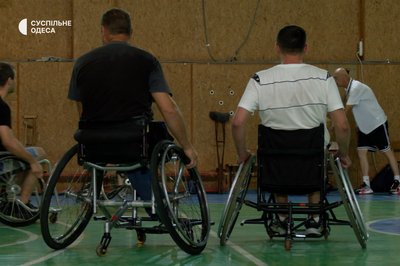 "Отямився – колінна чашечка лежить збоку": як баскетбол допомагає одеським ветеранам у реабілітації "Отямився – колінна чашечка лежить збоку": як баскетбол допомагає одеським ветеранам у реабілітації