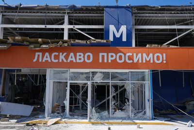 Російські війська здійснили атаку безпілотником по торговельному центру в Основ'янському районі Харкова Російські війська здійснили атаку безпілотником по торговельному центру в Основ'янському районі Харкова