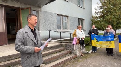 "Один відсоток надії дає віру": на Рівненщині підняли прапор на честь зниклих безвісти та полонених "Один відсоток надії дає віру": на Рівненщині підняли прапор на честь зниклих безвісти та полонених