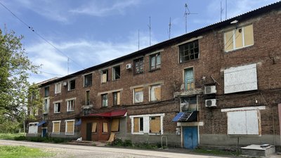 Пошкоджений обстрілами будинок Покровськ Донецька область 26 травня 2025 рік Пошкоджений обстрілами будинок Покровськ Донецька область 26 травня 2025 рік