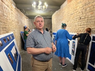 У Луцьку відкрилася фотовиставка, присвячена памʼяті загиблого бійця Святослава Лукащука У Луцьку відкрилася фотовиставка, присвячена памʼяті загиблого бійця Святослава Лукащука