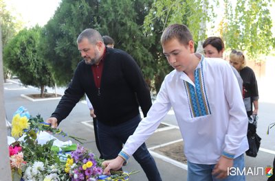 Майже 30 років працював у музеї: в Ізмаїлі відкрили дошку на честь загиблого захисника Майже 30 років працював у музеї: в Ізмаїлі відкрили дошку на честь загиблого захисника