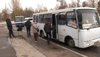 "Подаємо транспорт, очікуємо пасажирів": місяць після влучання в автостанцію в Черкасах "Подаємо транспорт, очікуємо пасажирів": місяць після влучання в автостанцію в Черкасах