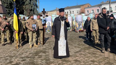 "Був майстром на всі руки": на Рівненщині попрощалися із солдатом Михайлом Климюком "Був майстром на всі руки": на Рівненщині попрощалися із солдатом Михайлом Климюком