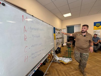 АЗС готують до обстрілів «Не раз «прилітало» поряд» Працівників автозаправних станцій навчали як діяти під час обстрілів АЗС готують до обстрілів «Не раз «прилітало» поряд» Працівників автозаправних станцій навчали як діяти під час обстрілів