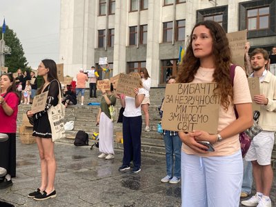 У Тернополі люди знову вийшли, аби підтримати Михайла Федорова У Тернополі люди знову вийшли, аби підтримати Михайла Федорова