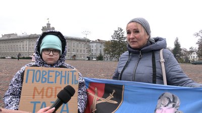 Акція на підтримку військових 32-ї бригади у центрі Чернігова Акція на підтримку військових 32-ї бригади у центрі Чернігова