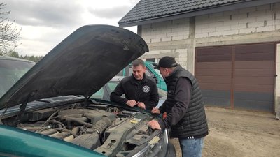 На Волині поляк безплатно ремонтує авто на фронт На Волині поляк безплатно ремонтує авто на фронт