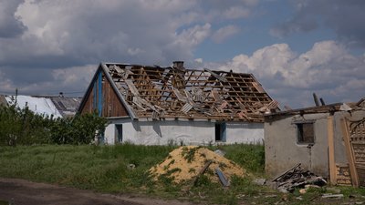 "Чекаємо миру, а як не миру – то смерті": як живуть у прифронтовій Новопавлівці за 7 км від фронту "Чекаємо миру, а як не миру – то смерті": як живуть у прифронтовій Новопавлівці за 7 км від фронту
