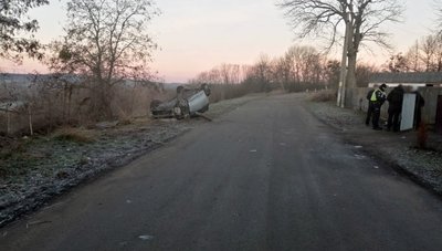 Травми отримала неповнолітня: на Черкащині перекинувся автомобіль Травми отримала неповнолітня: на Черкащині перекинувся автомобіль