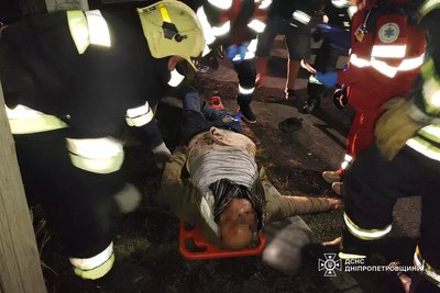 Зіткнулися три легковики: у Павлограді внаслідок аварії поранення дістали п’ятеро людей Зіткнулися три легковики: у Павлограді внаслідок аварії поранення дістали п’ятеро людей