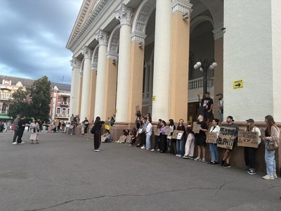 Девʼятий день у Полтаві тривають мітинги на підтримку ексміністра Федорова Девʼятий день у Полтаві тривають мітинги на підтримку ексміністра Федорова