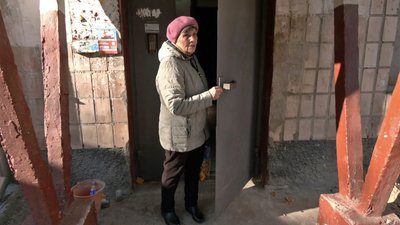 У Луцьку розпочали ремонт пошкодженого російським дроном будинку на Відродження