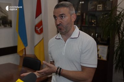"Може обвалитися будь-якої миті": одесити власними силами рятують будинок "Може обвалитися будь-якої миті": одесити власними силами рятують будинок
