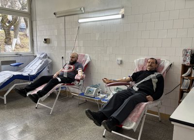 "Крапля, що рятує": у Хусті під час виїзного забору крові донорами стали 32 людей "Крапля, що рятує": у Хусті під час виїзного забору крові донорами стали 32 людей