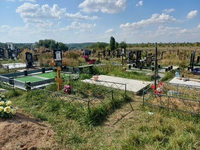 "Поверніть усе, що було на могилі": біля Полтави жінці забетонували могилу без відома її рідних "Поверніть усе, що було на могилі": біля Полтави жінці забетонували могилу без відома її рідних