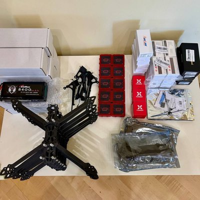 Юрій Гажієнко із Полтави виготовляє дрони на фронт Юрій Гажієнко із Полтави виготовляє дрони на фронт