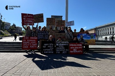 У Києві хвилиною мовчання вшанували пам'ять парамедикині "Госпітальєрів" Ірини Цибух У Києві хвилиною мовчання вшанували пам'ять парамедикині "Госпітальєрів" Ірини Цибух