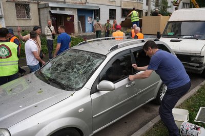 "Ми думали, що це літак": харків'яни розповіли про влучання у житлову забудову міста "Ми думали, що це літак": харків'яни розповіли про влучання у житлову забудову міста