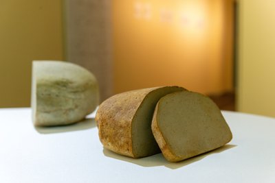 Хліб у скульптурі