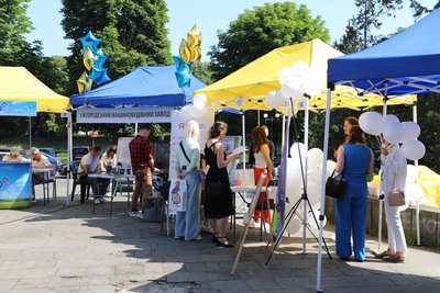 В Ужгороді на ярмарку представили вакансії місцеві та релоковані підприємства