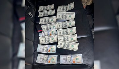 На Буковині троє чоловіків намагались підкупити прикордонників, щоб перетнути кордон На Буковині троє чоловіків намагались підкупити прикордонників, щоб перетнути кордон