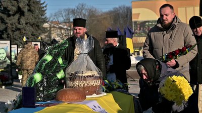 З головним сержантом Тарасом Осмоловим попрощалися у Рівному З головним сержантом Тарасом Осмоловим попрощалися у Рівному