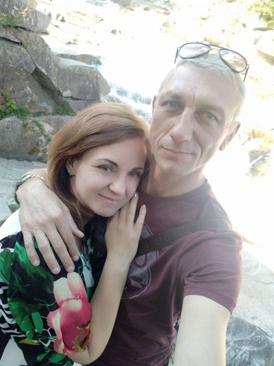 Олена зі зниклим безвісти через війну чоловіком Романом Олена зі зниклим безвісти через війну чоловіком Романом