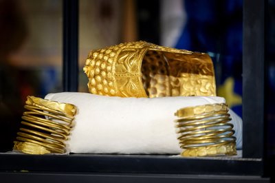 золотий шолом із румунії золотий шолом із румунії