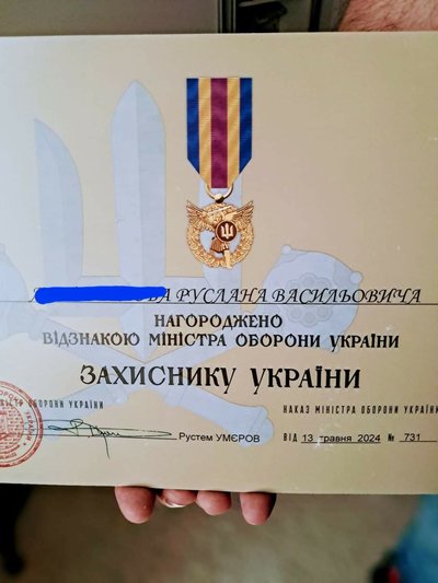 Військовослужбовець Руслан "Бамблбі" із Сум отримав нагороду Міноборони Військовослужбовець Руслан "Бамблбі" із Сум отримав нагороду Міноборони