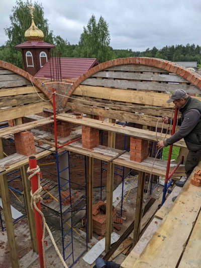 "Його аналогів не існує": у селищі на Рівненщині будують новий храм ПЦУ