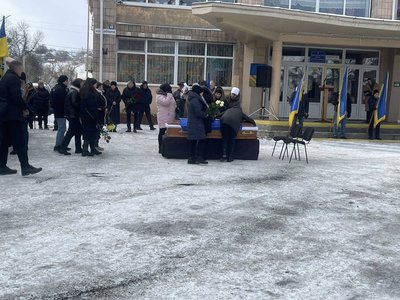 На Черкащині попрощалися із загиблим на Курщині захисником На Черкащині попрощалися із загиблим на Курщині захисником