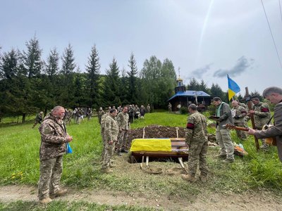 На Закарпатті попрощалися із полеглим на війні Дмитром Баришполем