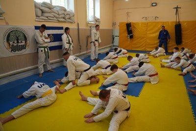 Тренуються під обстрілами: як херсонські діти здобувають перемоги у спорті Тренуються під обстрілами: як херсонські діти здобувають перемоги у спорті