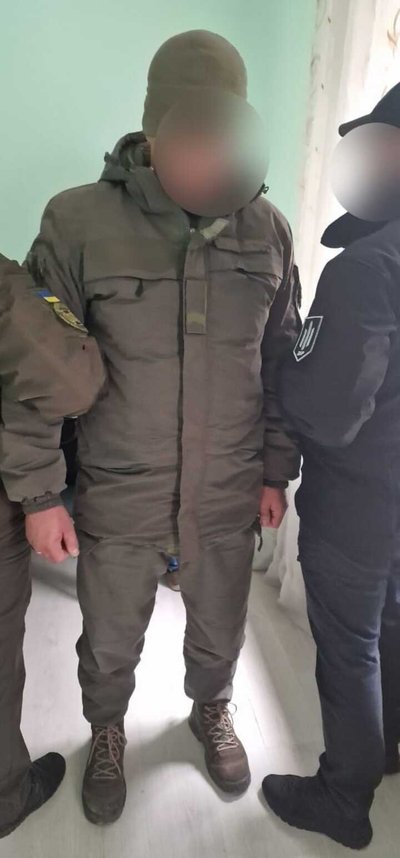 Забезпечував в'язнів зв'язком та інтернетом: на Київщині розслідують дії працівника колонії Забезпечував в'язнів зв'язком та інтернетом: на Київщині розслідують дії працівника колонії
