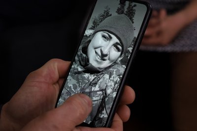 "Катя полетіла на волю": спогади про загиблу військовослужбовицю Катерину Ющенко "Катя полетіла на волю": спогади про загиблу військовослужбовицю Катерину Ющенко