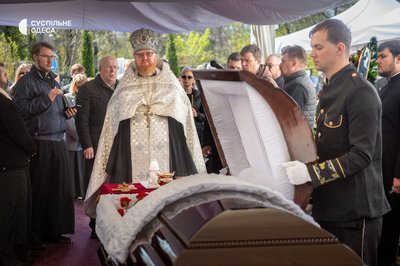 "Я досі не вірю": в Одесі попрощалися з депутатом міськради Олександром Іваницьким, якого знайшли мертвим в авто "Я досі не вірю": в Одесі попрощалися з депутатом міськради Олександром Іваницьким, якого знайшли мертвим в авто