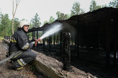 Внаслідок удару російського безпілотника загорілася конюшня в екопарку Внаслідок удару російського безпілотника загорілася конюшня в екопарку