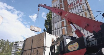 В Одесі розпочався ремонт багатоповерхівки, яку зруйнував "Шахед" В Одесі розпочався ремонт багатоповерхівки, яку зруйнував "Шахед"