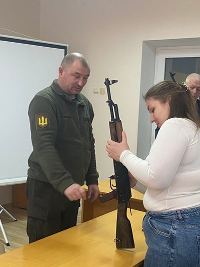 Вогнева підготовка, тактична медицина та самооборона — де на Житомирщині навчають основам нацспротиву та як долучитися Вогнева підготовка, тактична медицина та самооборона — де на Житомирщині навчають основам нацспротиву та як долучитися