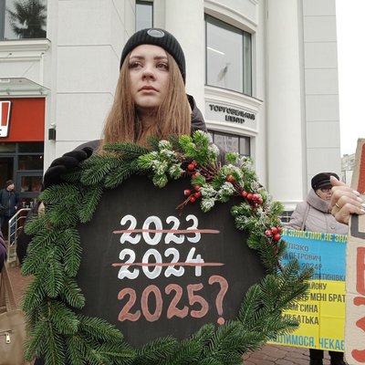 "Новий рік, а він не вдома": у Хмельницькому відбулася 125 акція на підтримку військовополонених "Новий рік, а він не вдома": у Хмельницькому відбулася 125 акція на підтримку військовополонених