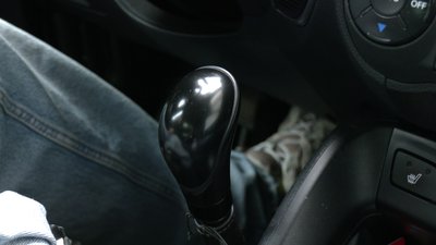 Ручний механізм керування автівкою для людей, які втратили нижні кінцівки Ручний механізм керування автівкою для людей, які втратили нижні кінцівки