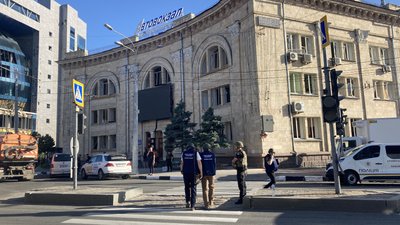 Пошкоджений внаслідок авіаудару автовокзал, Харків, 22 червня 2024 року Пошкоджений внаслідок авіаудару автовокзал, Харків, 22 червня 2024 року