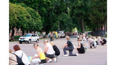 На Чернігівщині попрощалися з військовими
Євгенієм Гурбичем та Максимом Кушеваровим На Чернігівщині попрощалися з військовими
Євгенієм Гурбичем та Максимом Кушеваровим