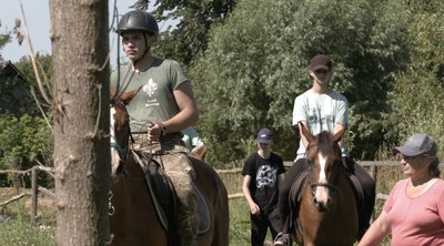 Ловлять рибу, збирають мед та їздять на конях: як на Черкащині діє пластунський табір Ловлять рибу, збирають мед та їздять на конях: як на Черкащині діє пластунський табір