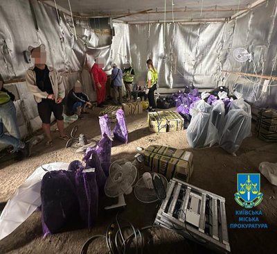 Сім'я з Києва облаштувала мережу конопляних ферм і торгувала канабісом у різних регіонах України Сім'я з Києва облаштувала мережу конопляних ферм і торгувала канабісом у різних регіонах України