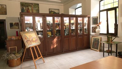 На Рівненщині інвентаризували речі ательє Косміаді:деталі На Рівненщині інвентаризували речі ательє Косміаді:деталі