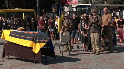 Із бійцем третьої штурмової Володимиром Розумцем попрощались у Рівному Із бійцем третьої штурмової Володимиром Розумцем попрощались у Рівному